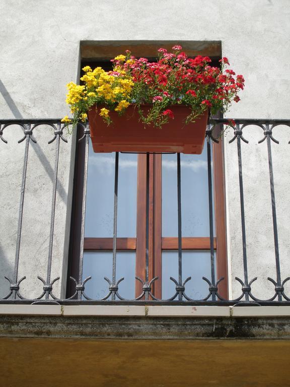 La Casa Del Borgo Bed & Breakfast Brissago-Valtravaglia Ngoại thất bức ảnh