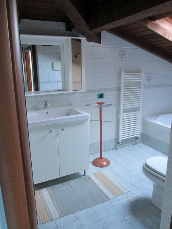 La Casa Del Borgo Bed & Breakfast Brissago-Valtravaglia Phòng bức ảnh