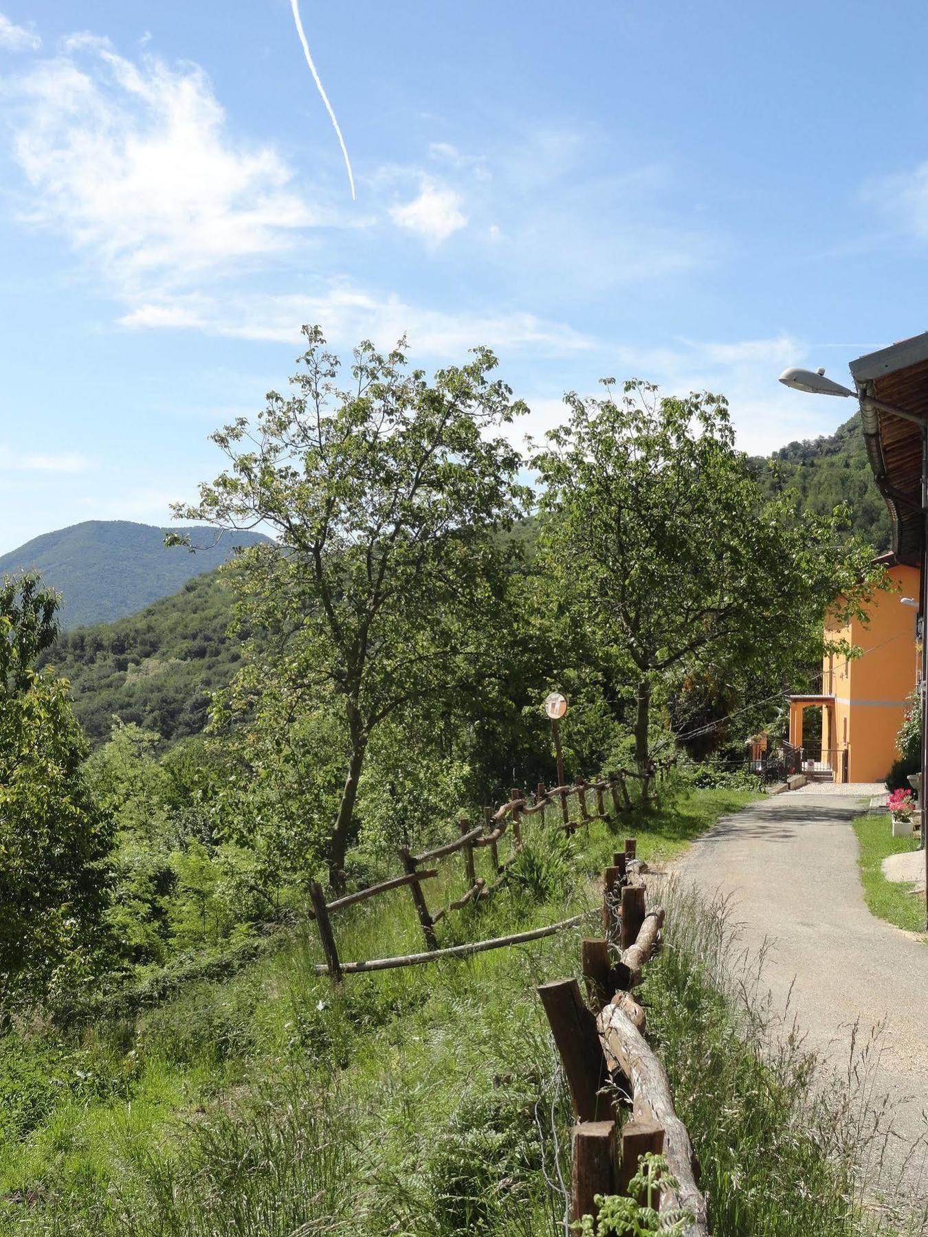 La Casa Del Borgo Bed & Breakfast Brissago-Valtravaglia Ngoại thất bức ảnh