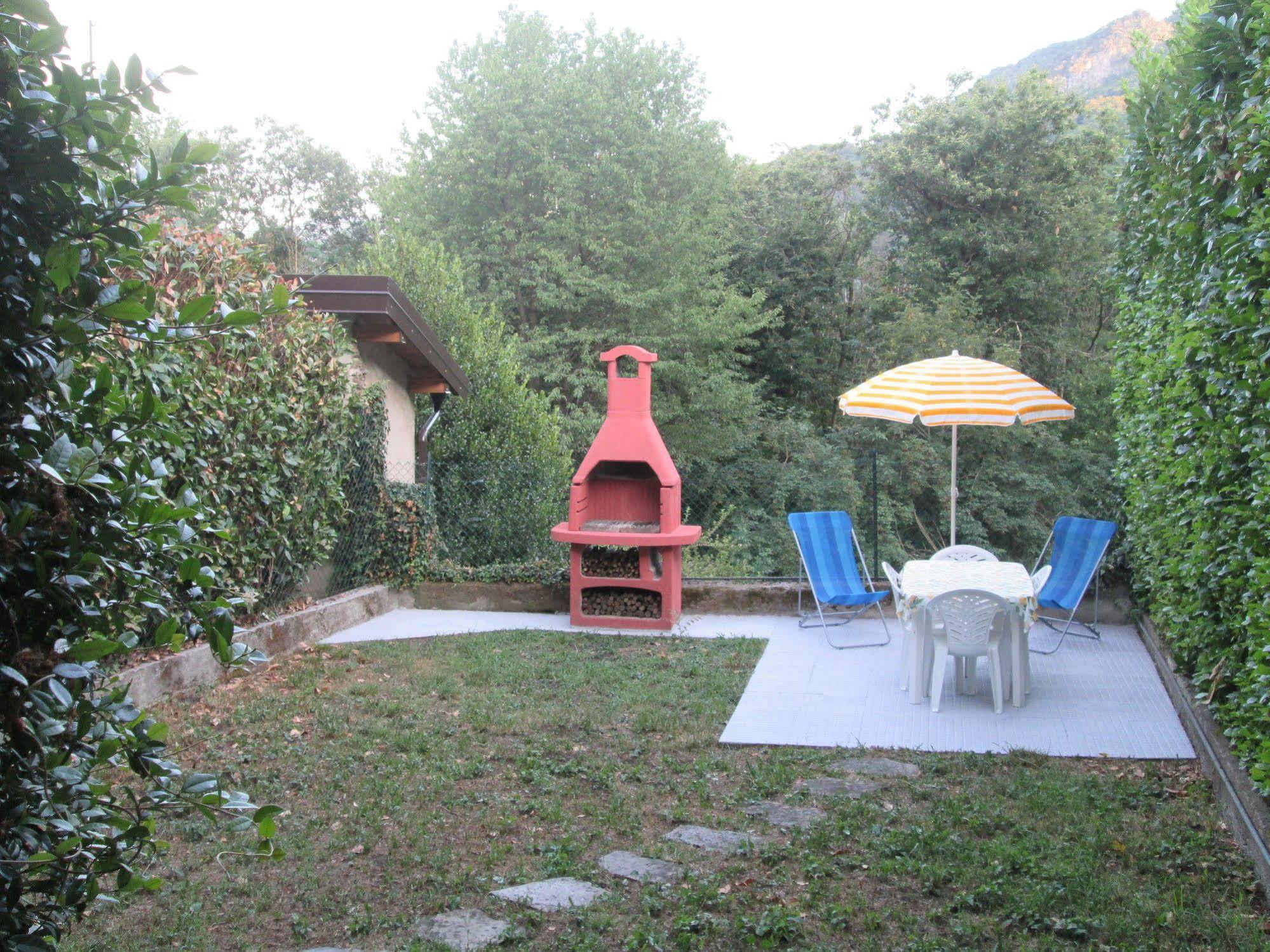 La Casa Del Borgo Bed & Breakfast Brissago-Valtravaglia Ngoại thất bức ảnh
